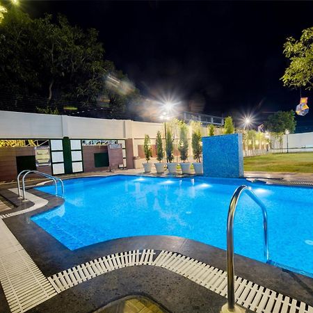 Hotel Vasdaa Grand Dehradun Esterno foto