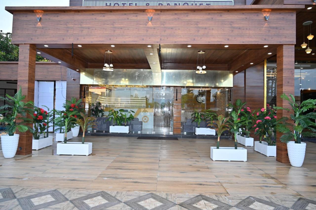 Hotel Vasdaa Grand Dehradun Esterno foto
