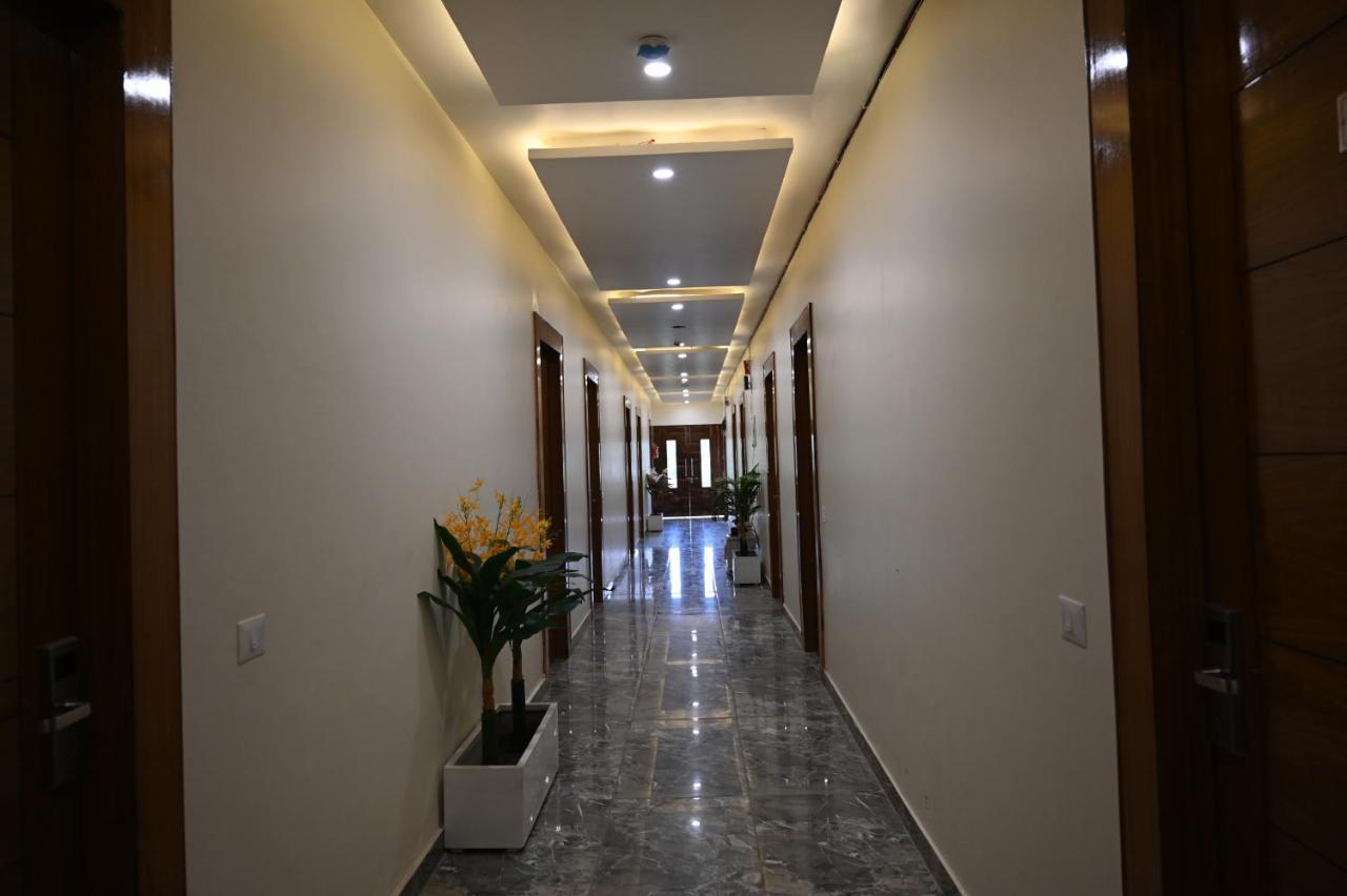 Hotel Vasdaa Grand Dehradun Esterno foto