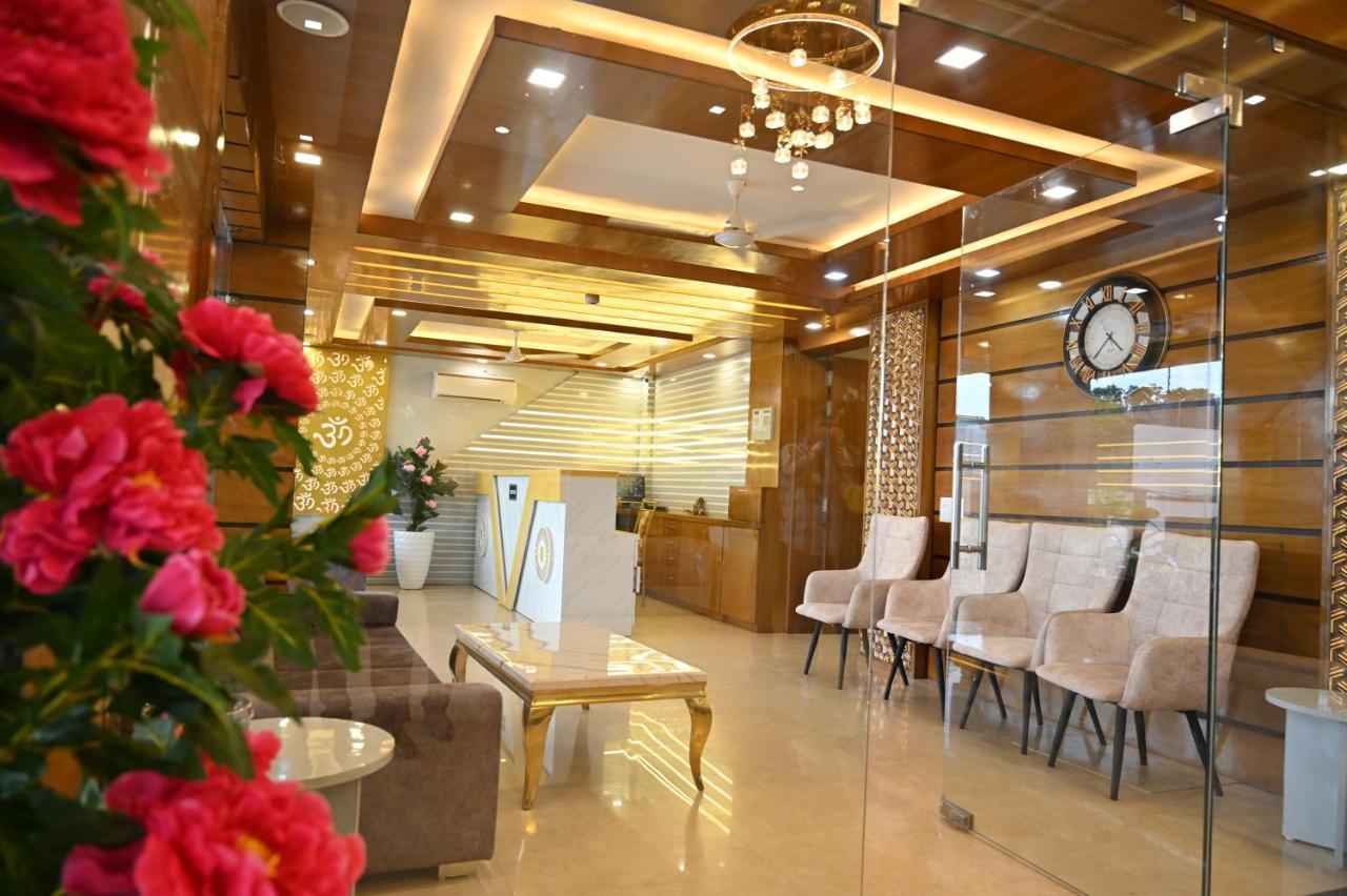 Hotel Vasdaa Grand Dehradun Esterno foto