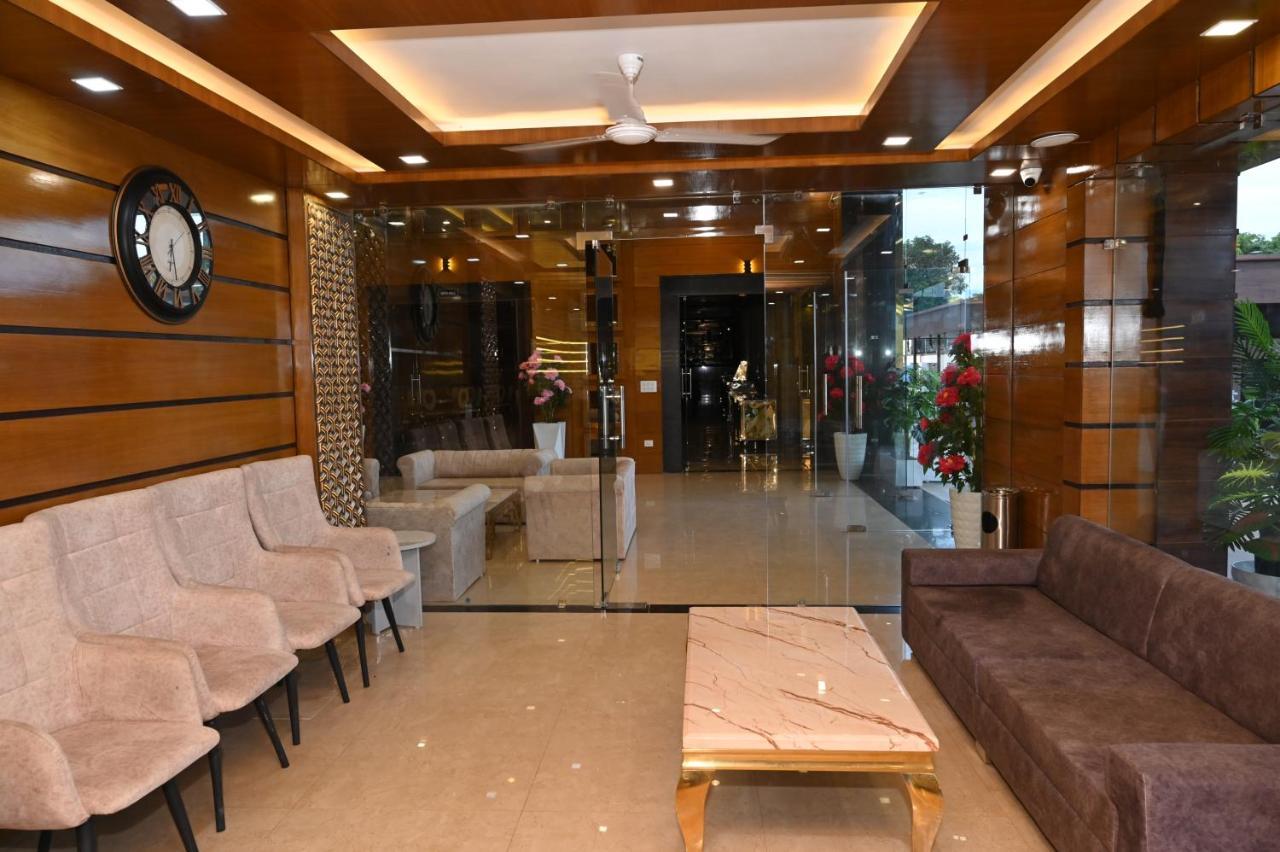 Hotel Vasdaa Grand Dehradun Esterno foto