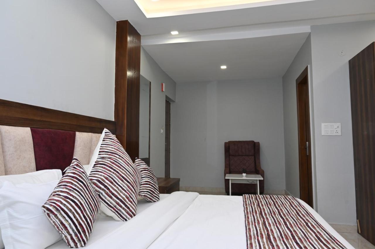 Hotel Vasdaa Grand Dehradun Esterno foto