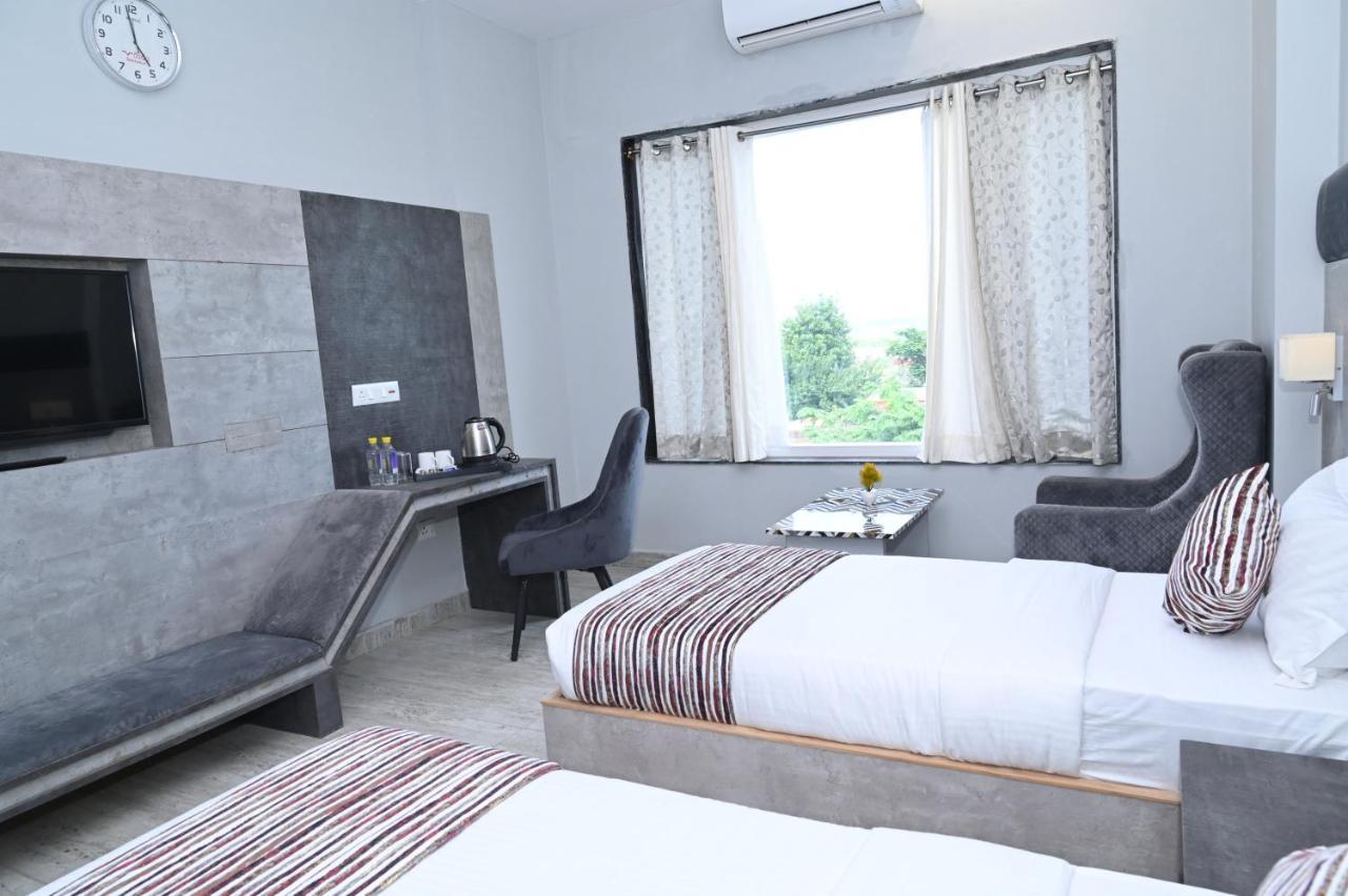 Hotel Vasdaa Grand Dehradun Esterno foto