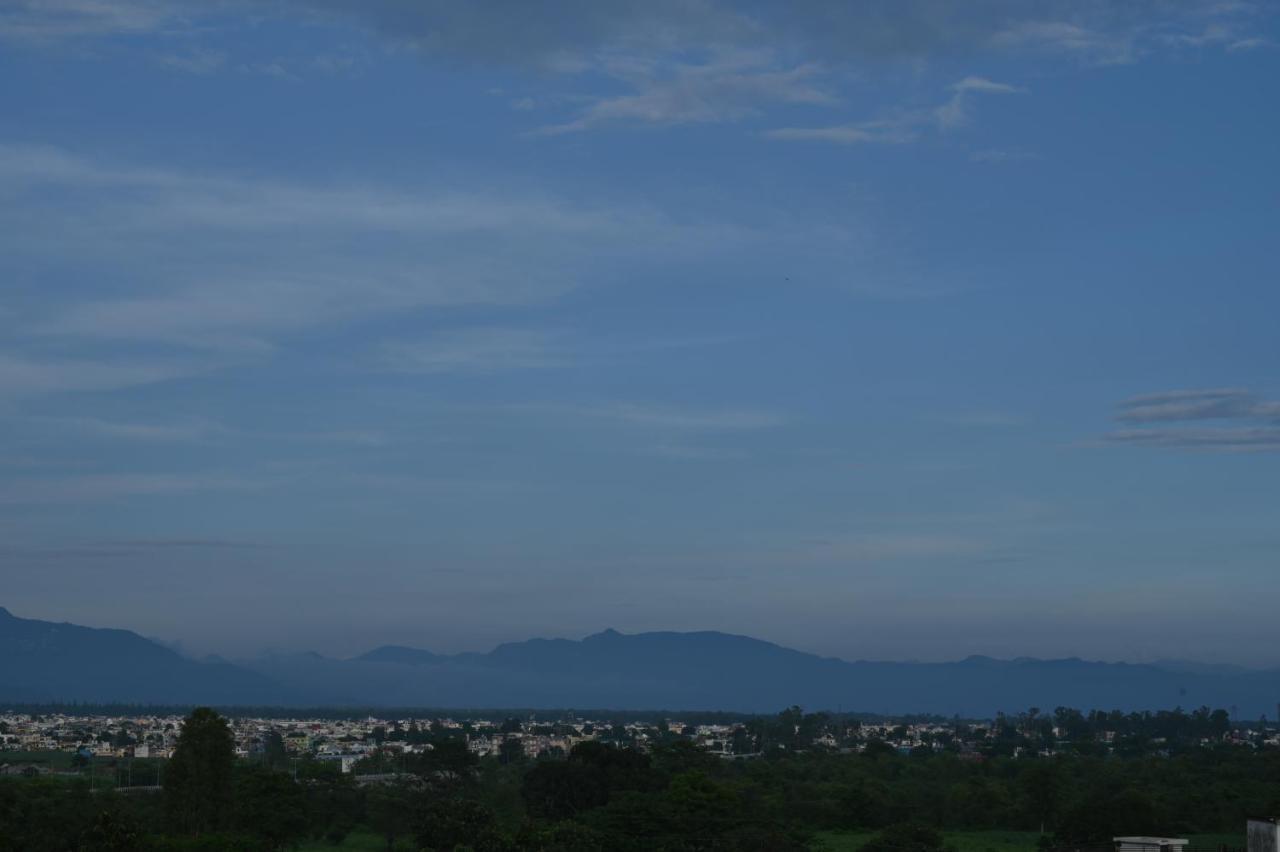 Hotel Vasdaa Grand Dehradun Esterno foto