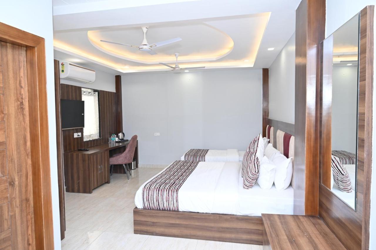 Hotel Vasdaa Grand Dehradun Esterno foto