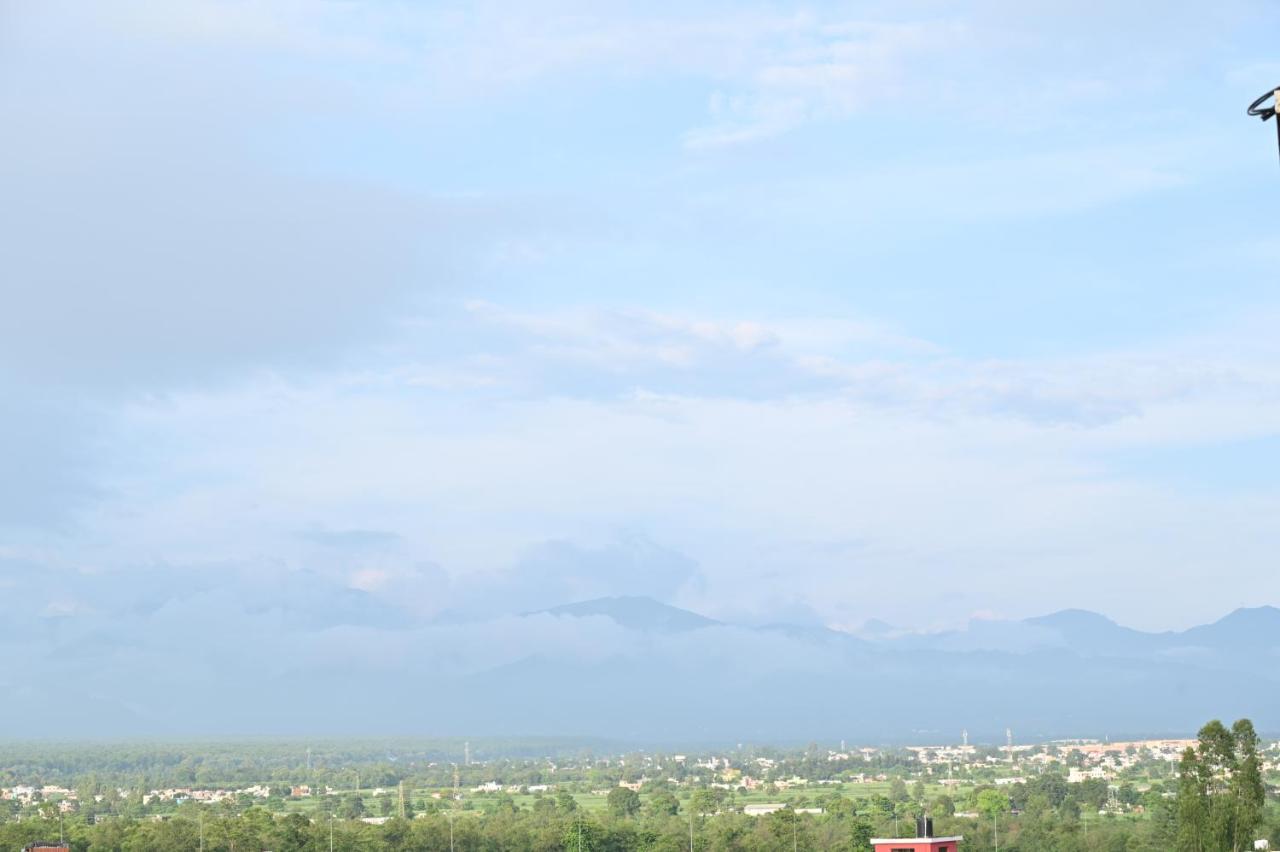 Hotel Vasdaa Grand Dehradun Esterno foto