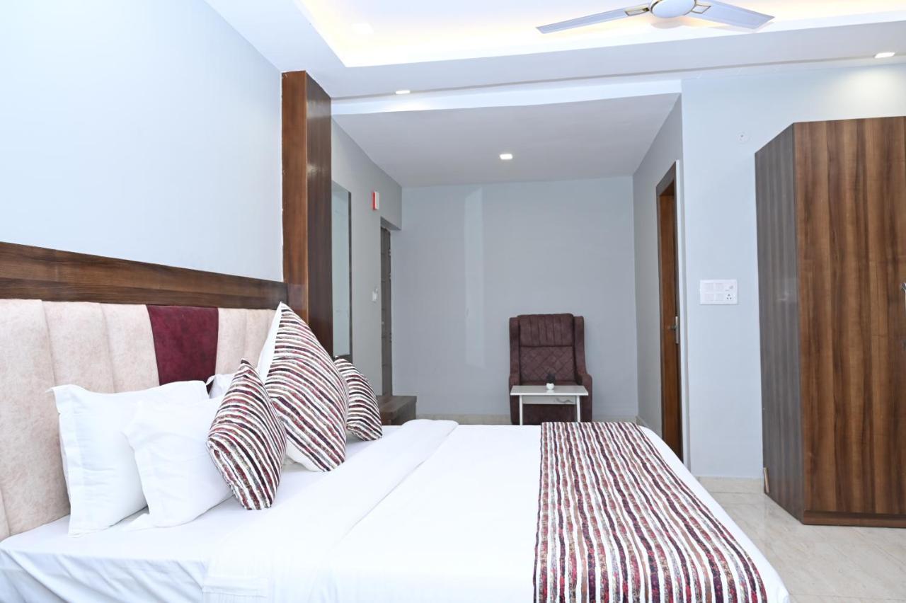 Hotel Vasdaa Grand Dehradun Esterno foto