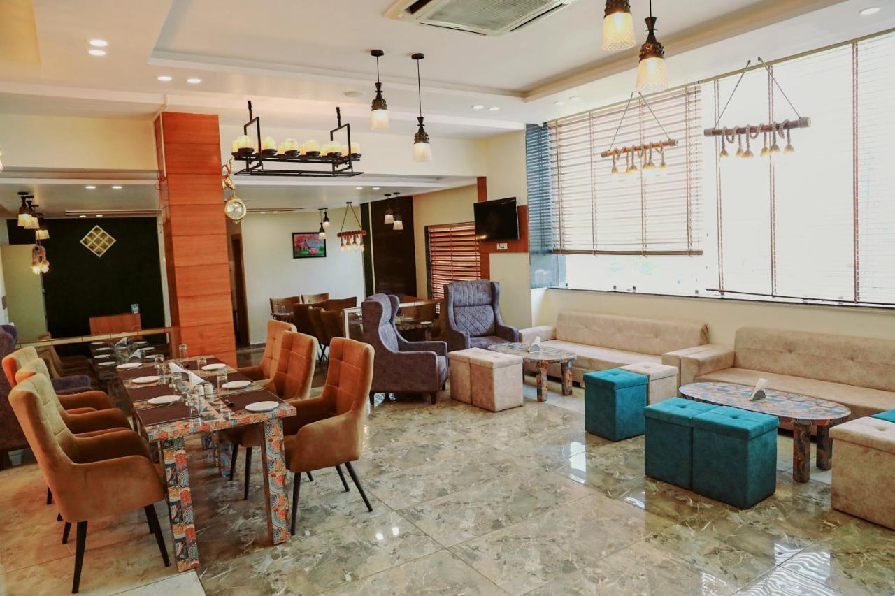 Hotel Vasdaa Grand Dehradun Esterno foto