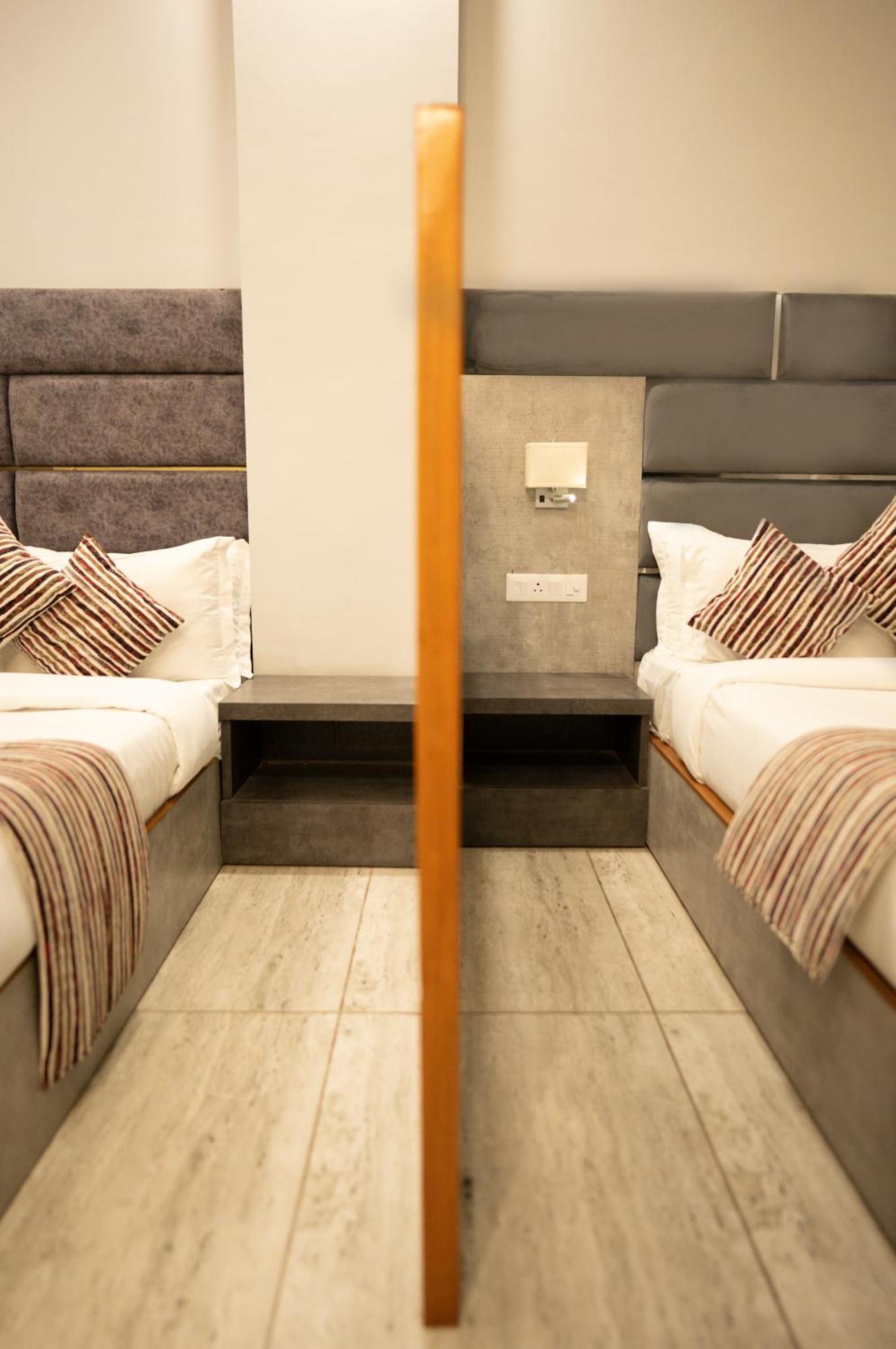 Hotel Vasdaa Grand Dehradun Esterno foto