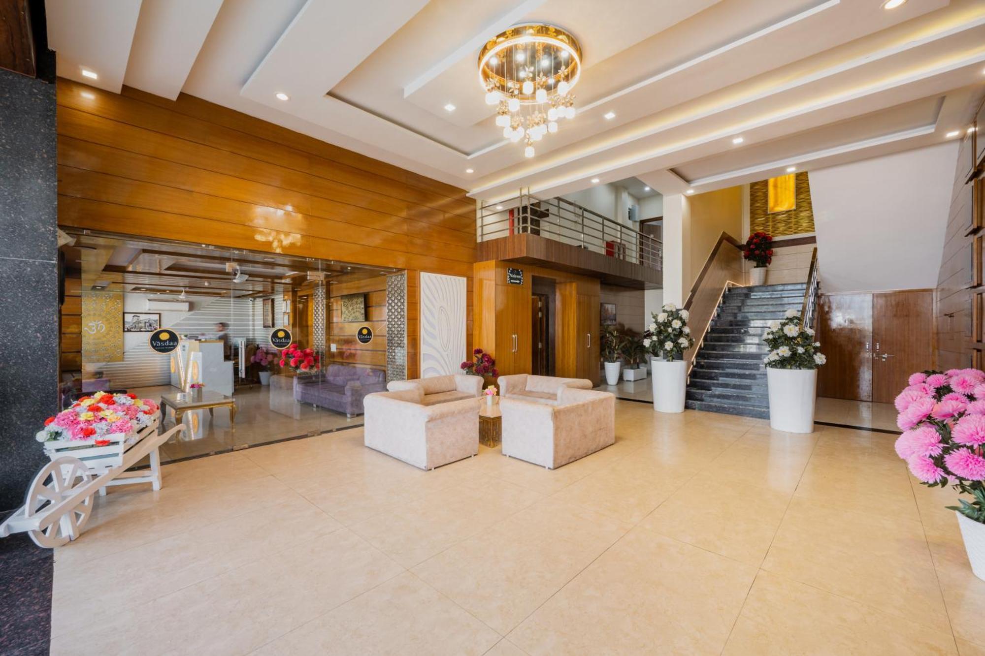 Hotel Vasdaa Grand Dehradun Esterno foto