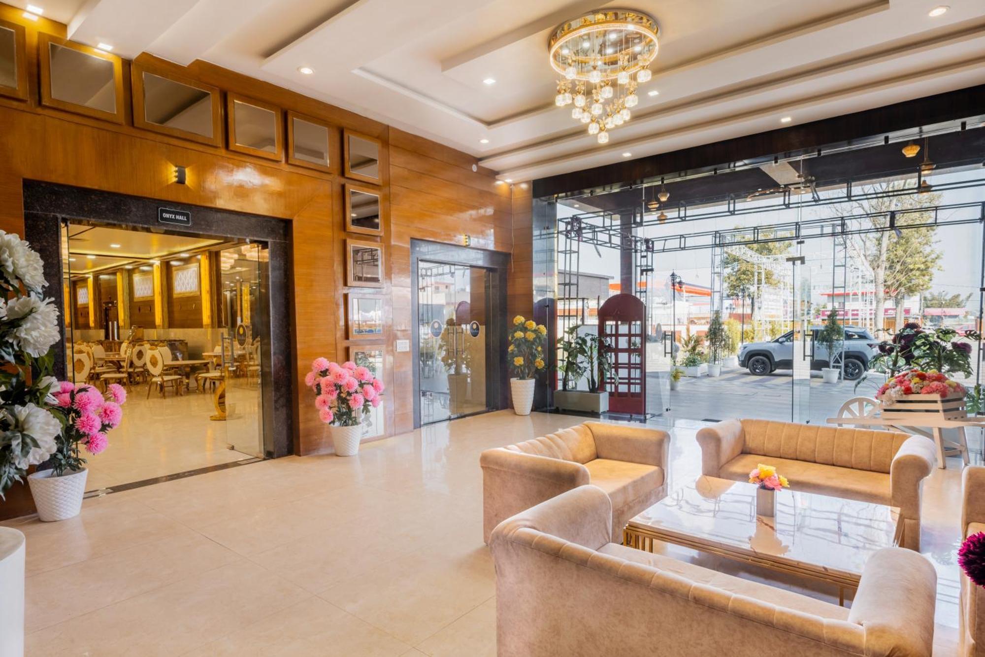 Hotel Vasdaa Grand Dehradun Esterno foto