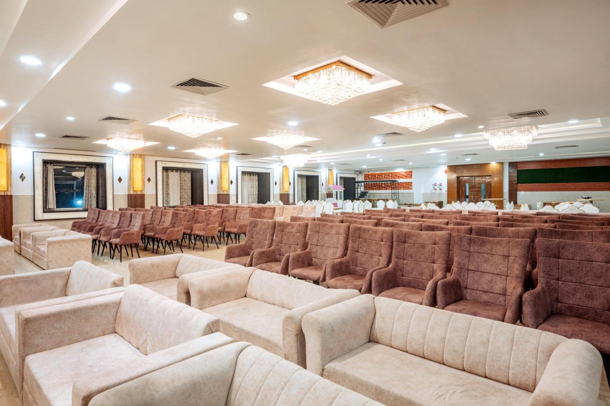 Hotel Vasdaa Grand Dehradun Esterno foto