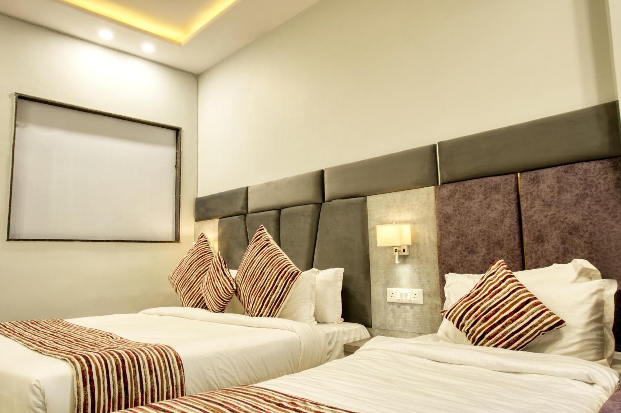 Hotel Vasdaa Grand Dehradun Esterno foto