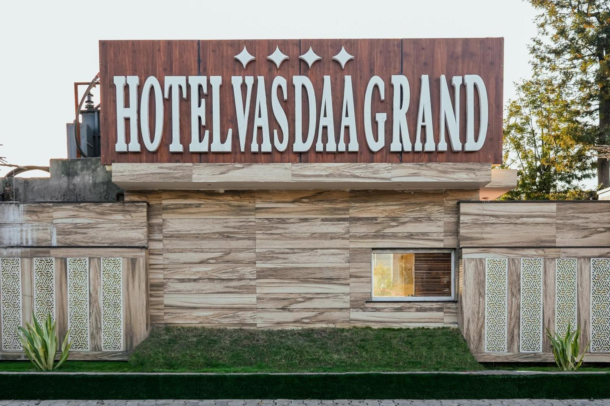 Hotel Vasdaa Grand Dehradun Esterno foto