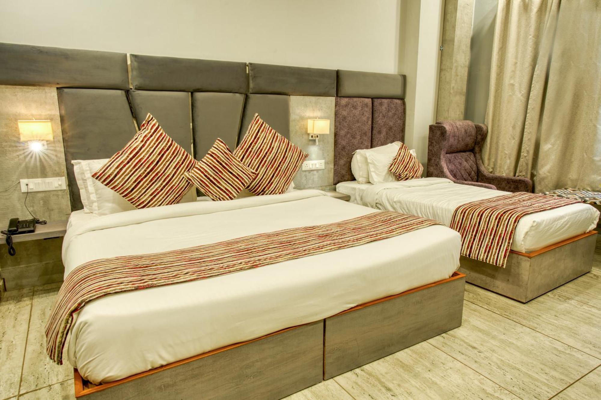 Hotel Vasdaa Grand Dehradun Esterno foto