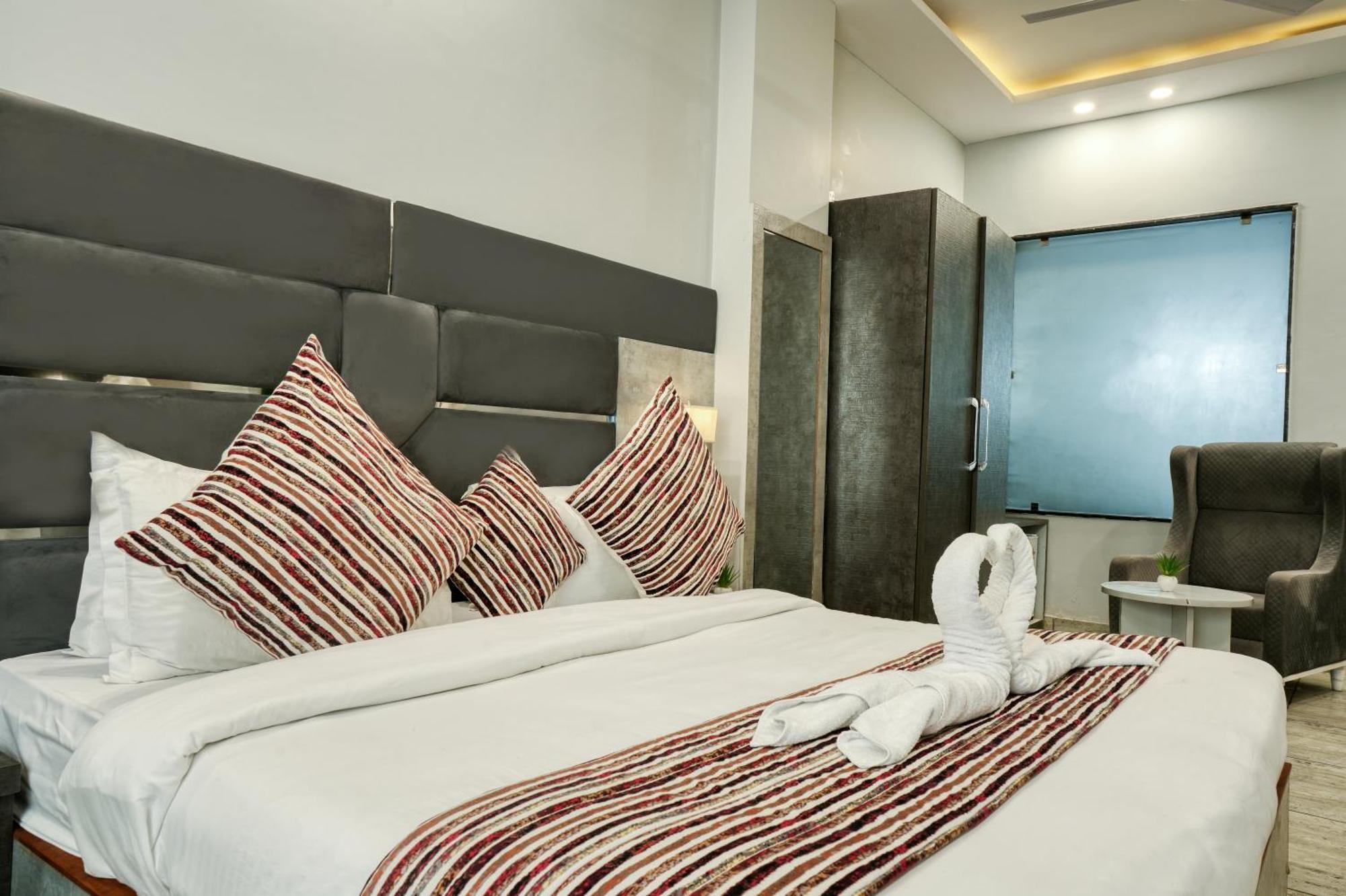 Hotel Vasdaa Grand Dehradun Esterno foto