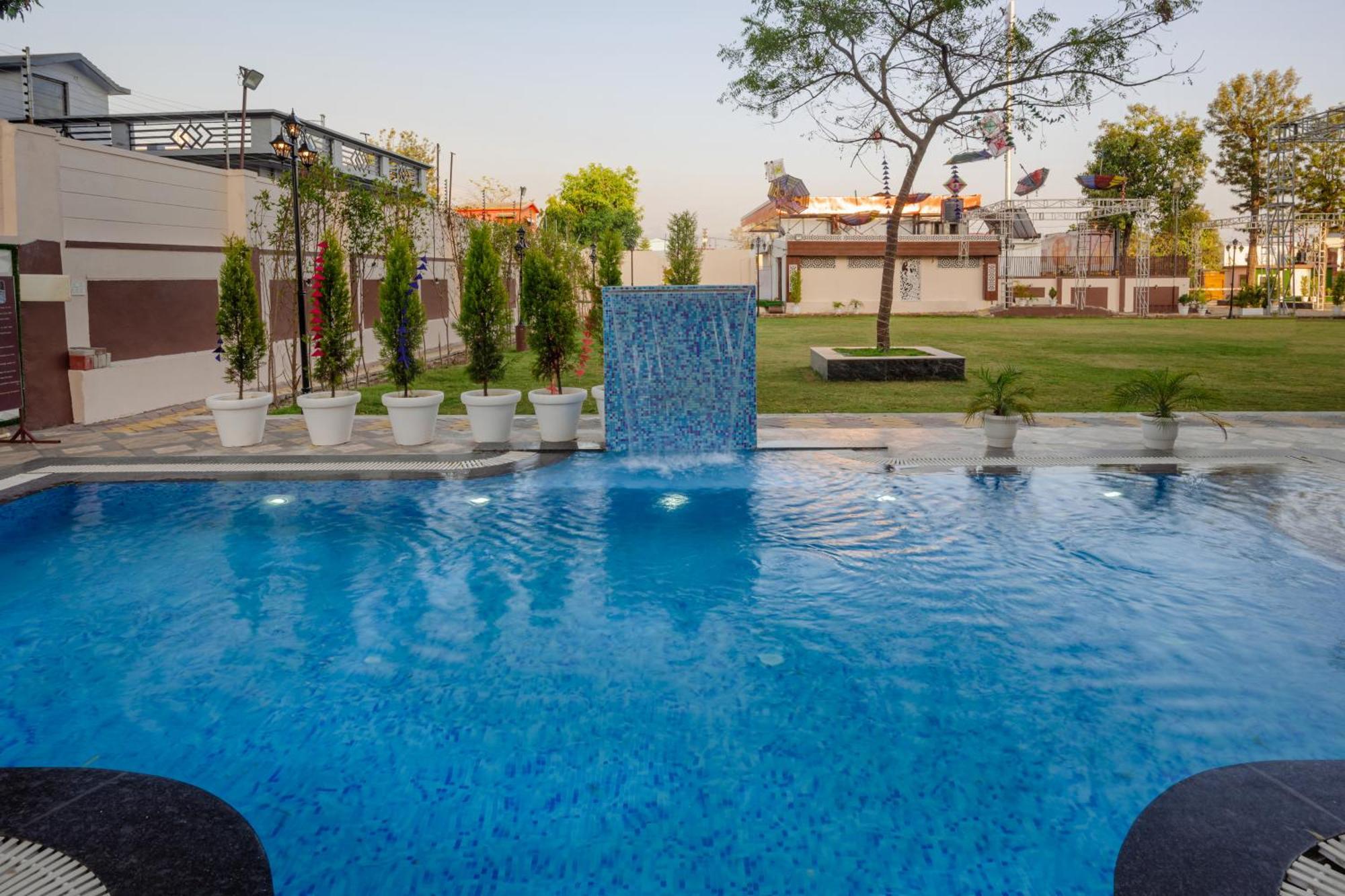 Hotel Vasdaa Grand Dehradun Esterno foto