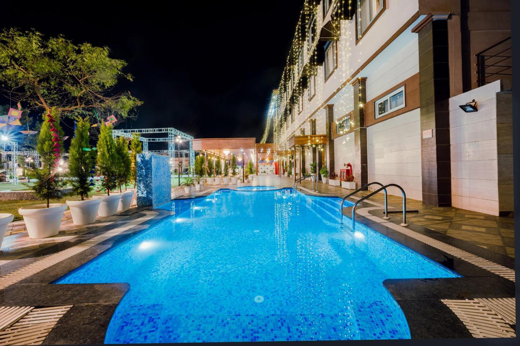 Hotel Vasdaa Grand Dehradun Esterno foto