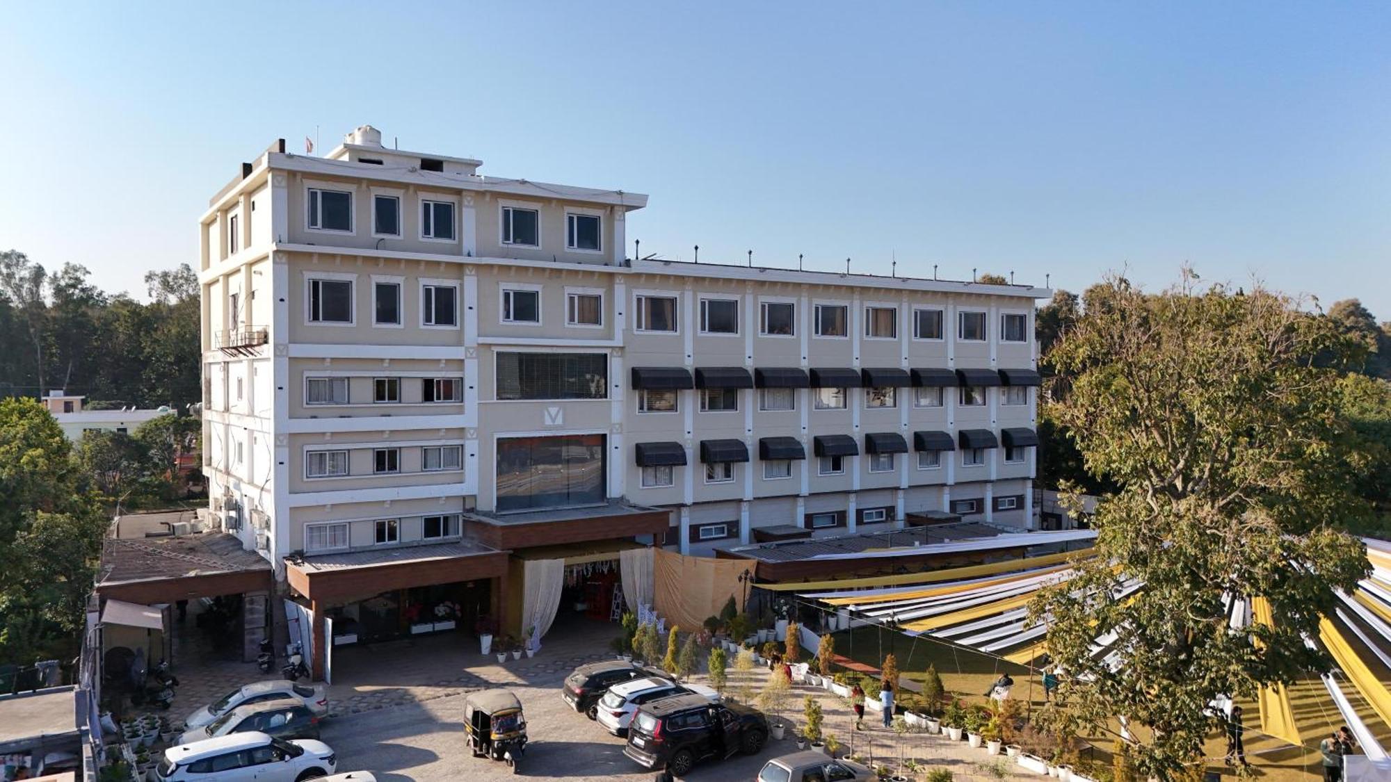 Hotel Vasdaa Grand Dehradun Esterno foto